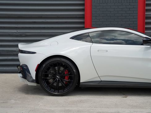 Used 2023 Aston Martin V8 Vantage Coupe RWD image 8