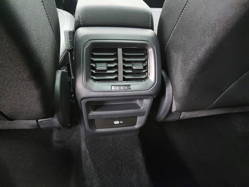 Used 2025 Volkswagen Taos SE image 28