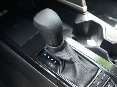 Used 2025 Toyota Camry LE image 10