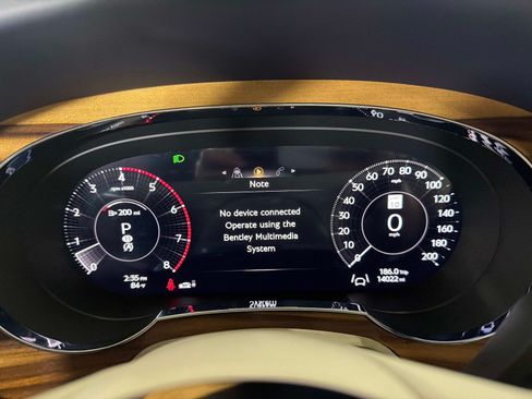 Used 2024 Bentley Bentayga AWD/4WD image 47