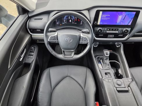 Used 2025 Toyota Grand Highlander AWD image 14