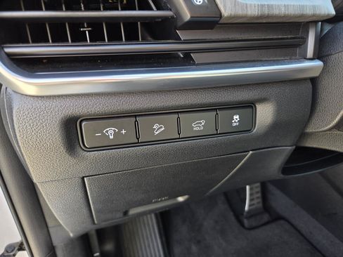 Used 2025 Kia Telluride SX w/ SX Captain's Chair Package FWD image 18