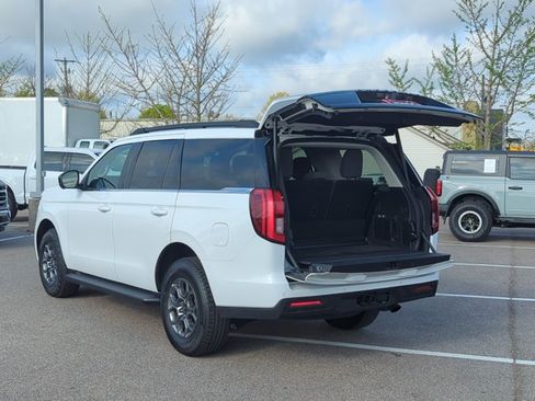 Used 2025 Ford Expedition Active RWD image 11
