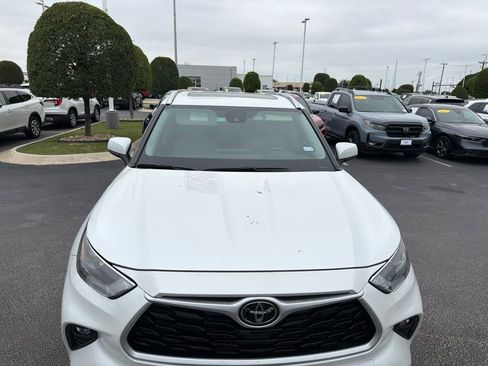 Used 2022 Toyota Highlander XLE FWD image 7