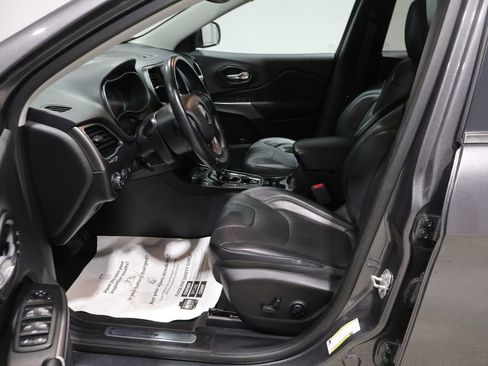 Used 2019 Jeep Cherokee Limited image 9