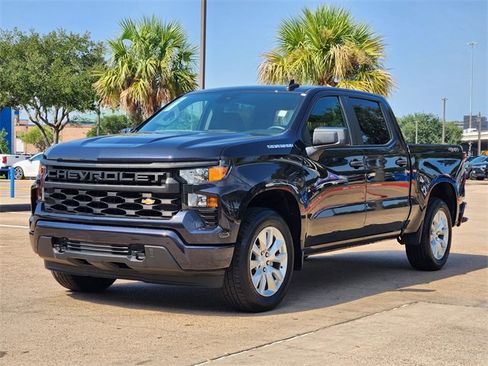 Used 2023 Chevrolet Silverado 1500 Custom image 3