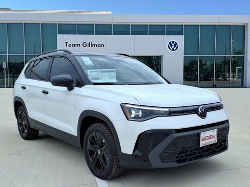 New 2026 Volkswagen Taos SE FWD image 1