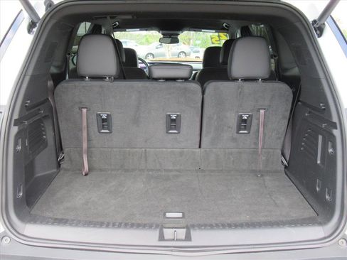 Used 2025 Buick Enclave Preferred image 32