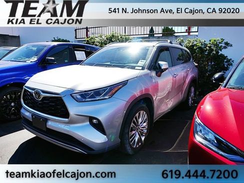 Used 2023 Toyota Highlander Platinum image 1