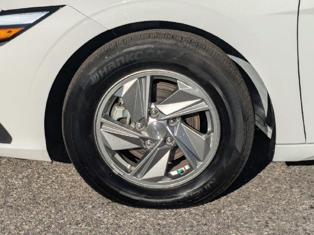 Used 2026 Hyundai Elantra SE FWD image 13