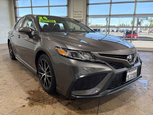 Used 2024 Toyota Camry SE w/ Convenience Package image 4