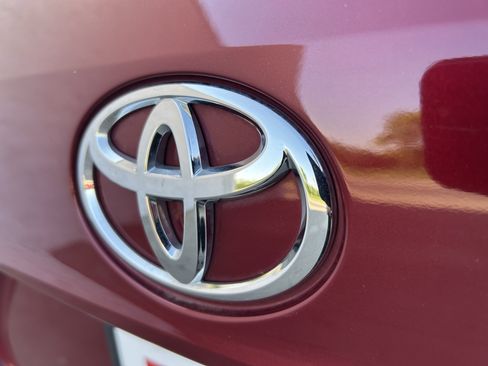 Used 2020 Toyota Highlander XLE AWD/4WD image 7
