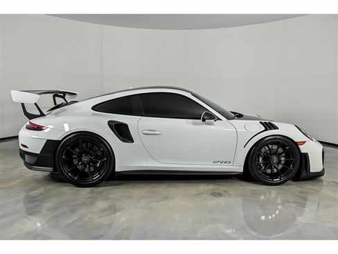 Used 2019 Porsche 911 GT2 RS w/ Weissach Package RWD image 10
