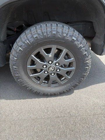 Used 2025 Toyota 4Runner 4WD image 12