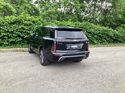 New 2026 Cadillac Vistiq Sport w/ LPO, Premium Carpet Package image 5