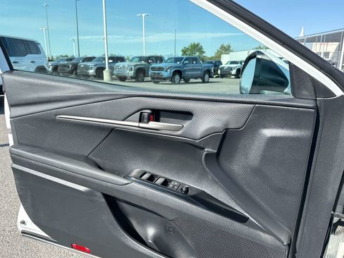 Used 2025 Toyota Camry SE FWD image 12