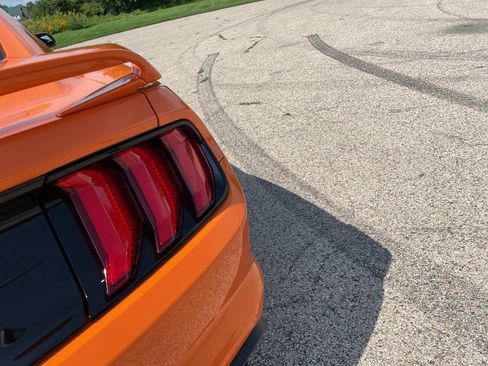 Used 2021 Ford Mustang GT Premium w/ GT Performance Package RWD image 17