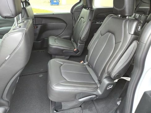 New 2026 Chrysler Pacifica Select image 6