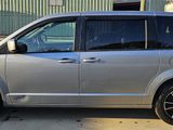 Used 2018 Dodge Grand Caravan SE image 2