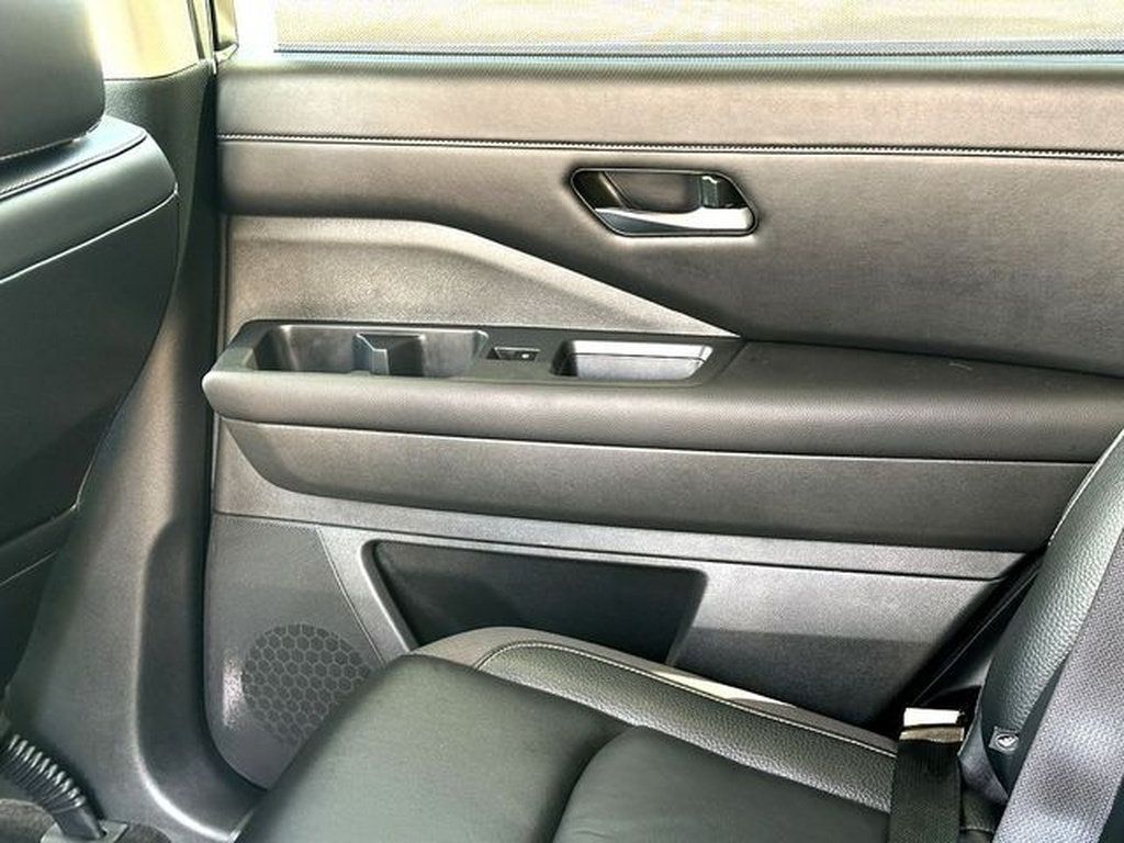 Used 2024 Nissan Pathfinder SL w/ SL Premium Package FWD image 22