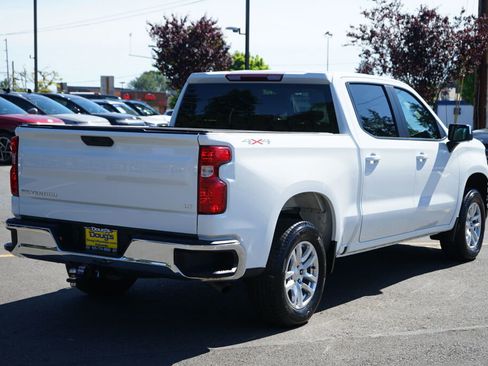 Used 2022 Chevrolet Silverado 1500 LT AWD/4WD image 6