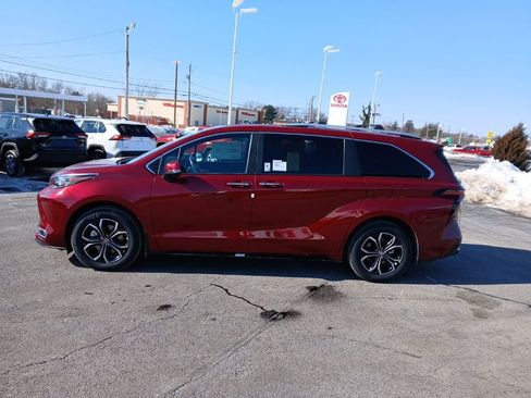 New 2026 Toyota Sienna Platinum image 4