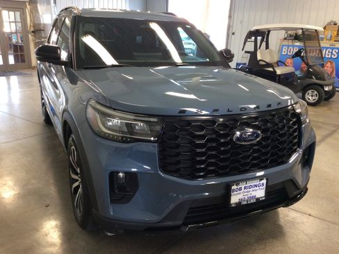 Used 2025 Ford Explorer ST-Line image 8