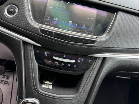 Used 2017 Cadillac XT5 Luxury AWD/4WD image 9