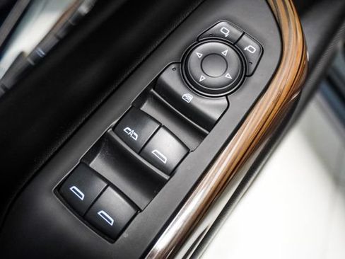 Used 2021 GMC Acadia SLE w/ Driver Convenience Package FWD image 18