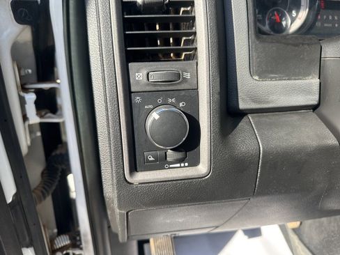 Used 2018 RAM 2500 Tradesman w/ Chrome Appearance Group image 11