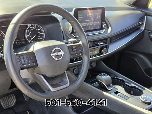 Used 2025 Nissan Rogue SV image 9