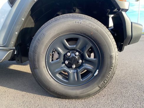 Used 2023 Jeep Wrangler Sport image 28