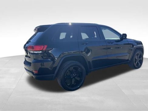 Used 2018 Jeep Grand Cherokee Laredo image 3