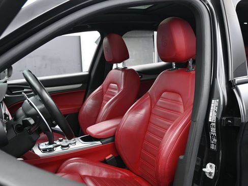Used 2020 Alfa Romeo Stelvio Ti Sport w/ Quick Order Package 22S Sport AWD/4WD image 10