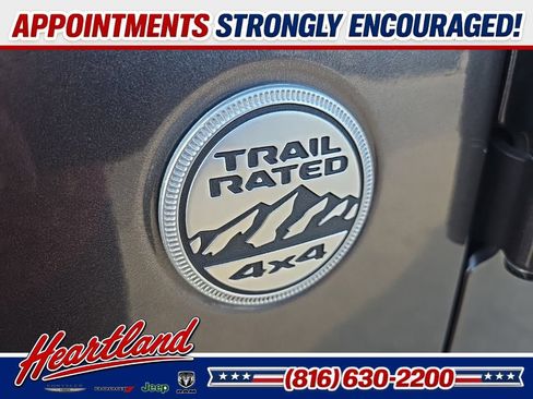 Used 2018 Jeep Wrangler Unlimited Sahara AWD/4WD image 16