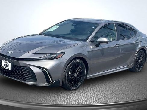 Used 2025 Toyota Camry SE w/ Convenience Package FWD image 12