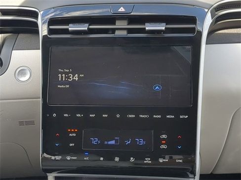Used 2024 Hyundai Tucson Limited image 17