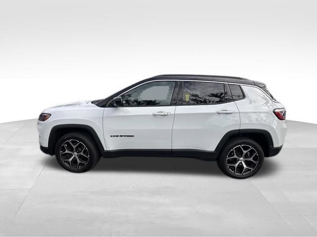 Used 2024 Jeep Compass Limited AWD/4WD image 3
