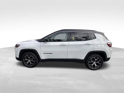 Used 2024 Jeep Compass Limited AWD/4WD image 3