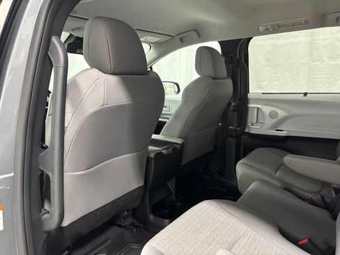 Used 2026 Toyota Sienna LE FWD image 49