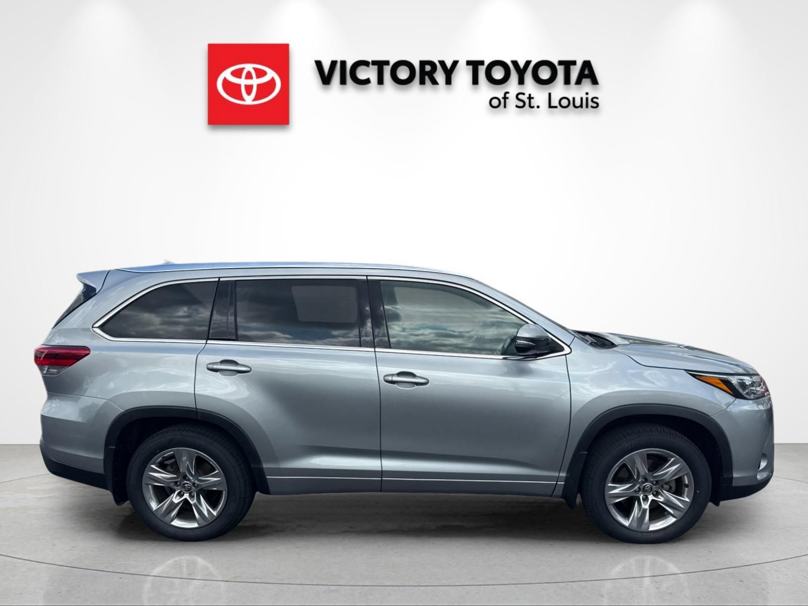 Used 2018 Toyota Highlander Limited AWD/4WD image 2