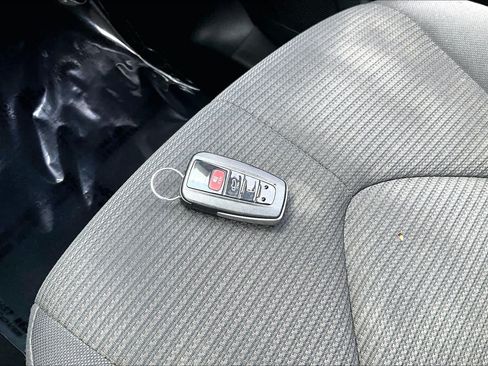 Used 2023 Toyota Highlander LE FWD image 14