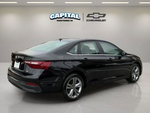 Used 2024 Volkswagen Jetta SE image 5