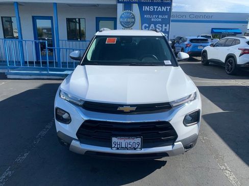 Used 2023 Chevrolet TrailBlazer LT FWD image 3