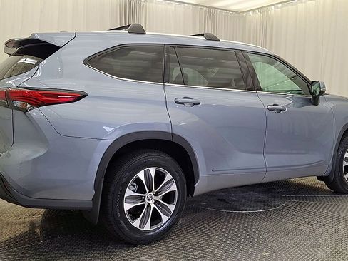 Certified 2020 Toyota Highlander XLE AWD/4WD image 6