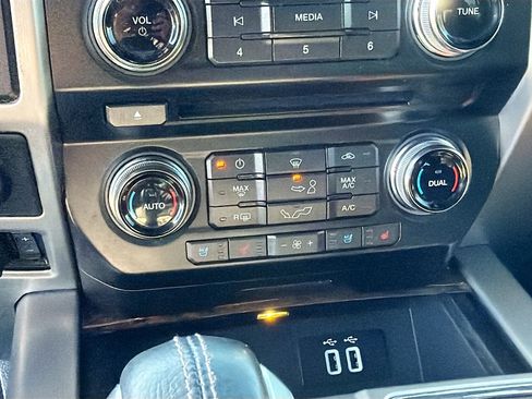 Used 2016 Ford F150 Platinum w/ Technology Package image 30