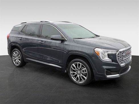 Used 2022 GMC Terrain Denali w/ Denali Premium Package image 12