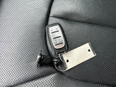 Used 2021 Chrysler Pacifica Limited w/ S Appearance Package image 29