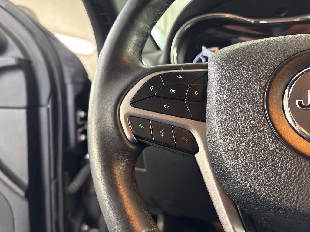 Used 2018 Jeep Grand Cherokee Altitude AWD/4WD image 36