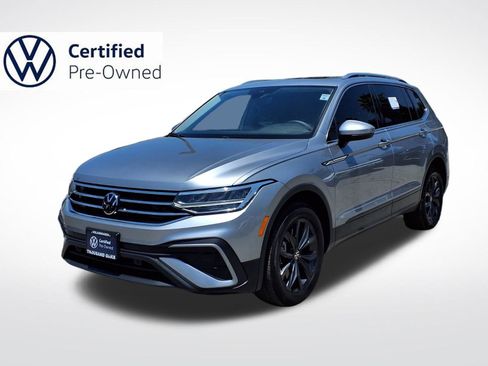 Certified 2024 Volkswagen Tiguan SE w/ Panoramic Sunroof Package FWD image 1
